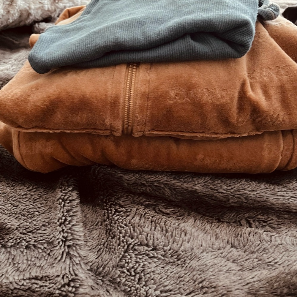 NWOT- SKIMS VELOUR TRACK SUIT